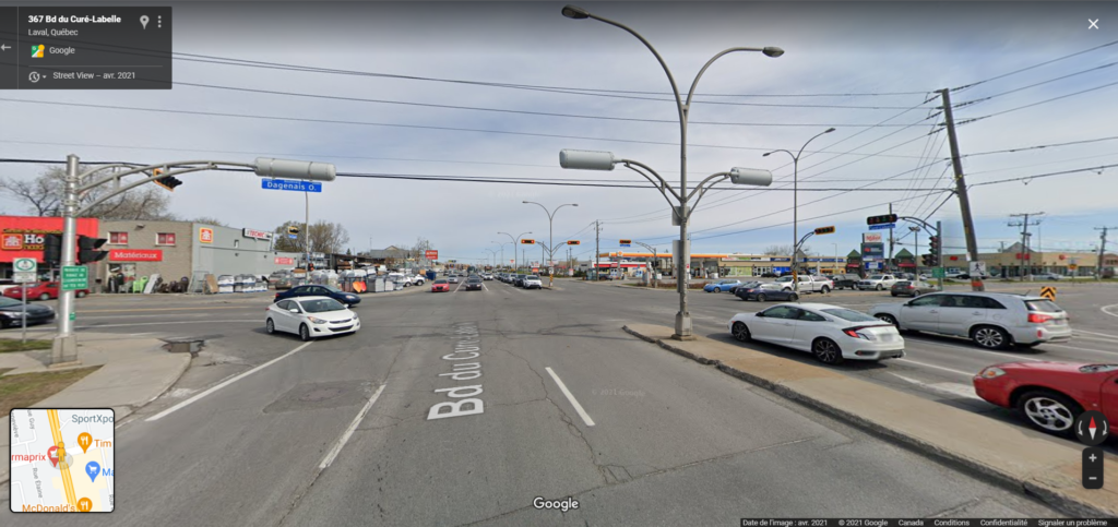 À Laval, sur la route 117, dénommée boulevard Curé-Labelle, à l'intersection du boulevard Dagenais Ouest, en direction Nord
